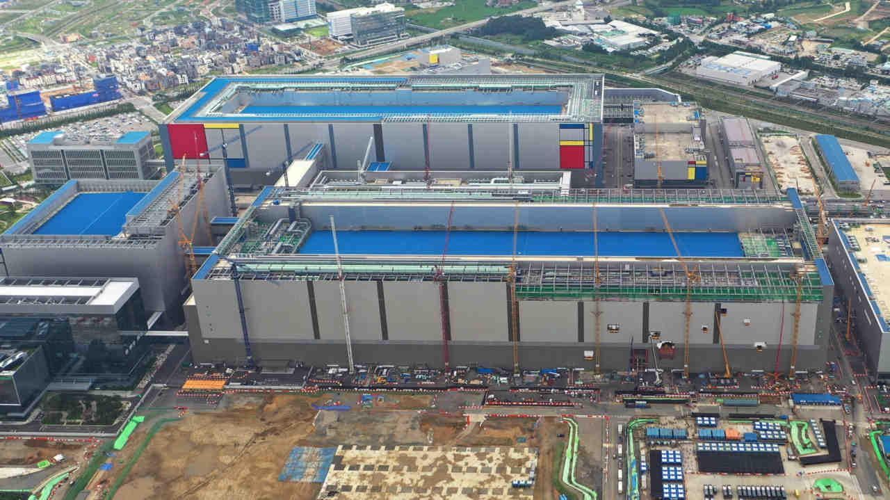 Where are TSMC fabs located?