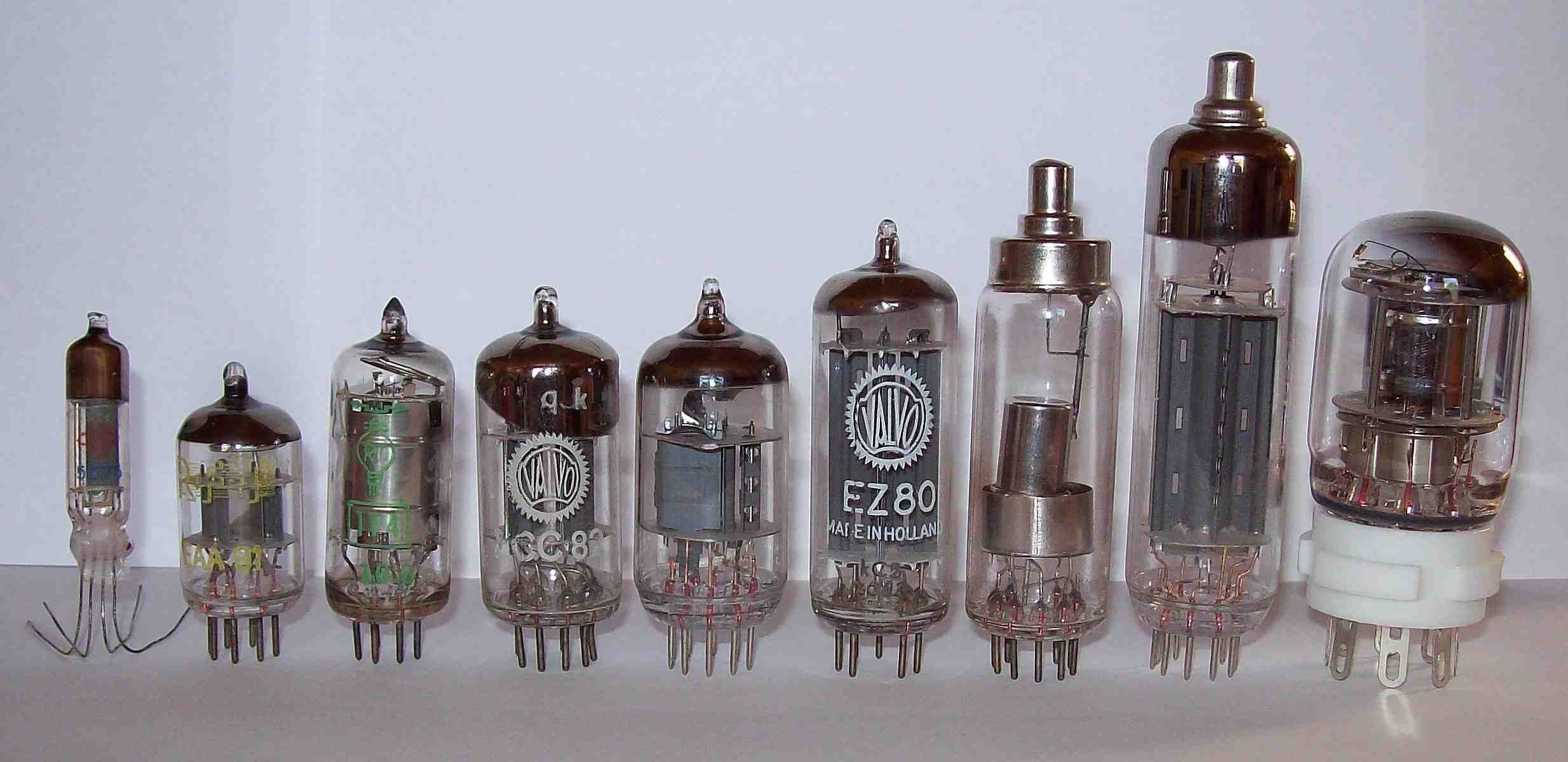 Did transistors replaced vacuum tubes?