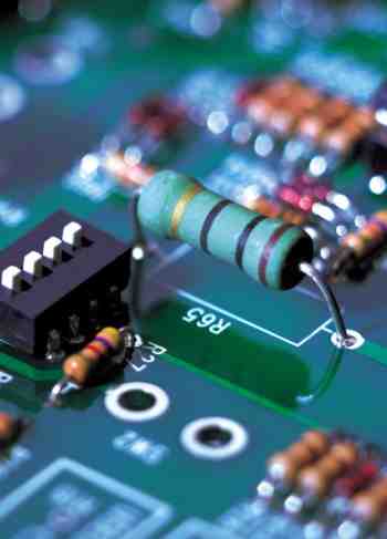 What are the main differences between conductors and semiconductors?