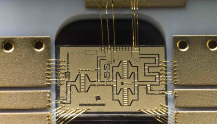 Is Aluminium an example for elemental semiconductor?